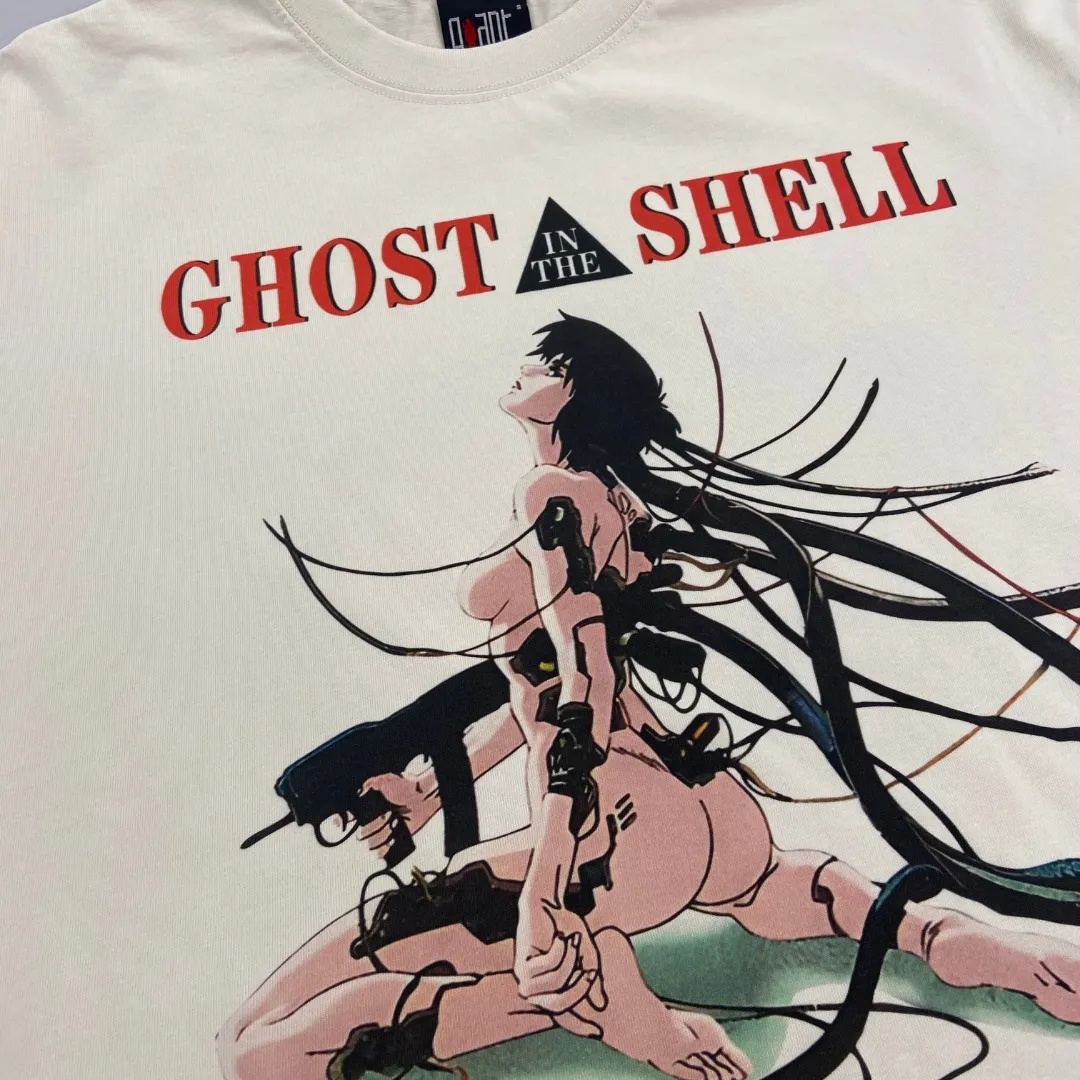 Beautifully trendy Saint Michael Ghost in the Shell anime character print, retro Vintage loose round neck, pure cotton short sleeves, digital white ink direct injection, breathable fabric, three-dimensional and clear pattern. Fabric: Double yarn 240g Style number: S805 Size: S-M-L-XL Color: Off-white Price: P110